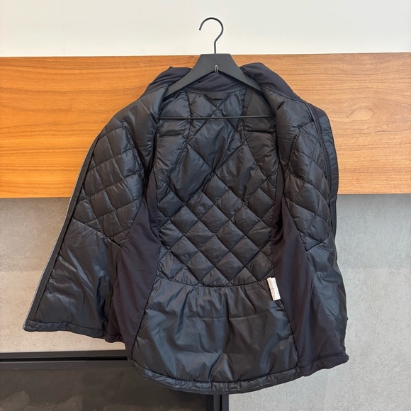 Lululemon Down For A Run Vest in Black, Size 4 - Picture 14 of 16